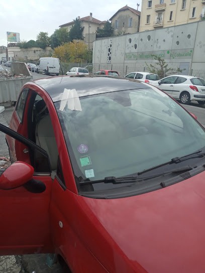 Khenchela pare brise, Carrossier à Marseille 15