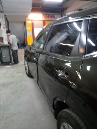 SereniCAR - La Defense, Carrossier à Nanterre